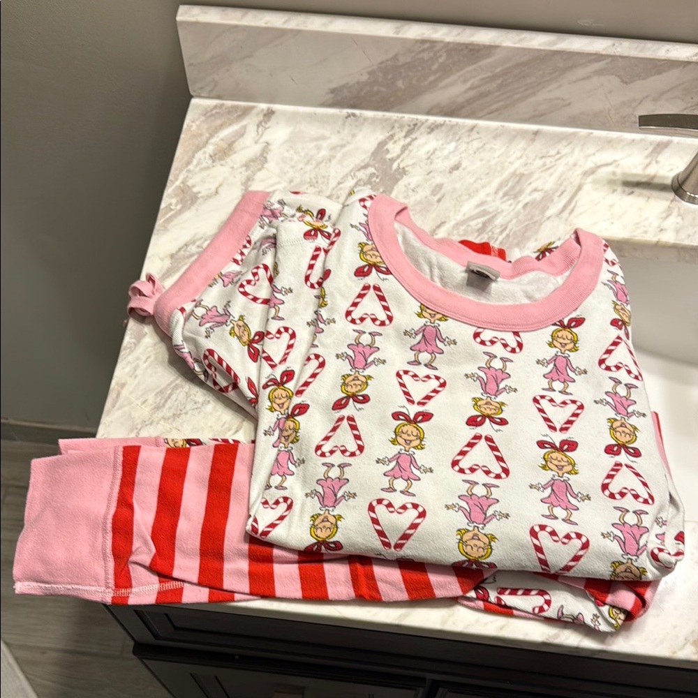 Hanna Andersson grinch Cindy Lou who candy cane pajama top and bottom